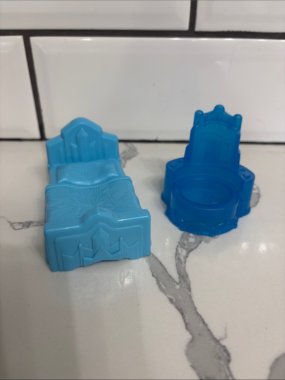 Little People Frozen Bed and Throne